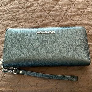 Michael Kors Zipper Wristlist Wallet